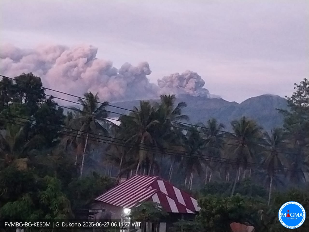 The explosion from Dukono volcano this morning (image: PVMBG)