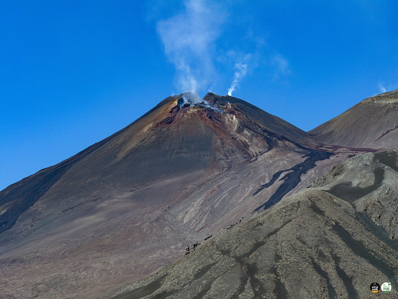 The canyon at the eastern slope of the SE Crater following the recent major eruption (image: Etna Walk)