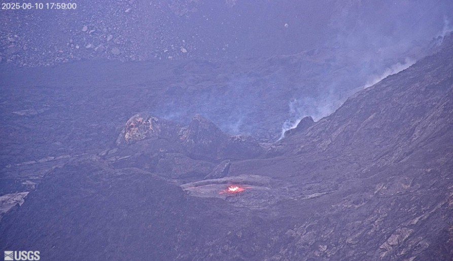 The glow in the north vent (image: USGS HVO)