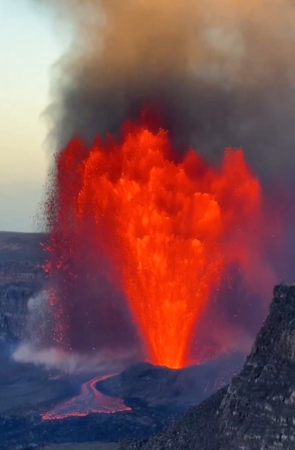 Impressive high lava fountains at Kilauea during its 28th effusive episode (image: USGS-HVO)
