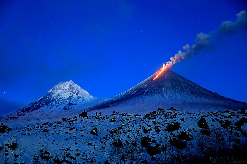 Ash emissions and the bright lava flow at Klyuchevskoy volcano (image: @newsnoteSA/x.com)