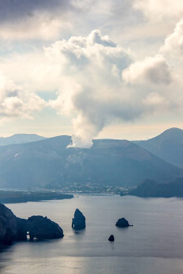 Degassing from the Vulcano volcano as seen from Lipari (image: Gabriele Costanzo/x.com)