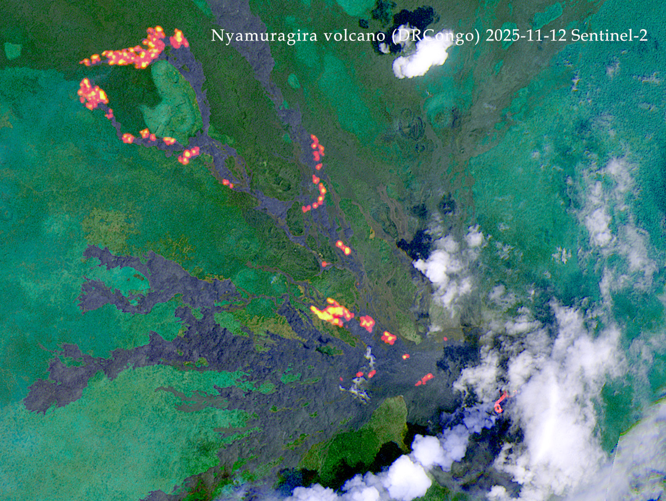 The lava extended beyond the northern caldera rim and continues to advance towards the northwest (image: Sentinel-2)