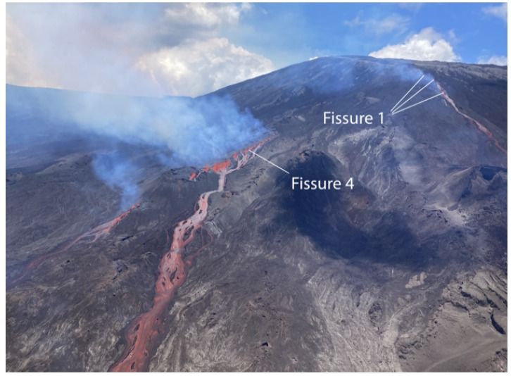 Piton de la Fournaise volcano (La Réunion): lava continues from two eruption sites