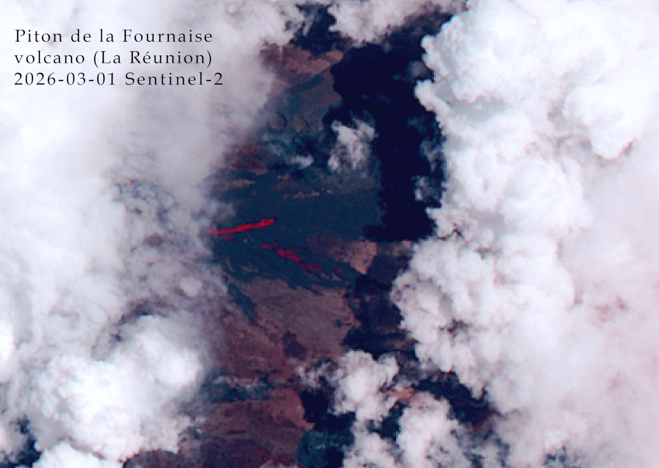 The latest Sentinel-2 satellite acquisition over Piton de la Fournaise on 1 March (image: Sentinel-2 processed by Martin Kelko)