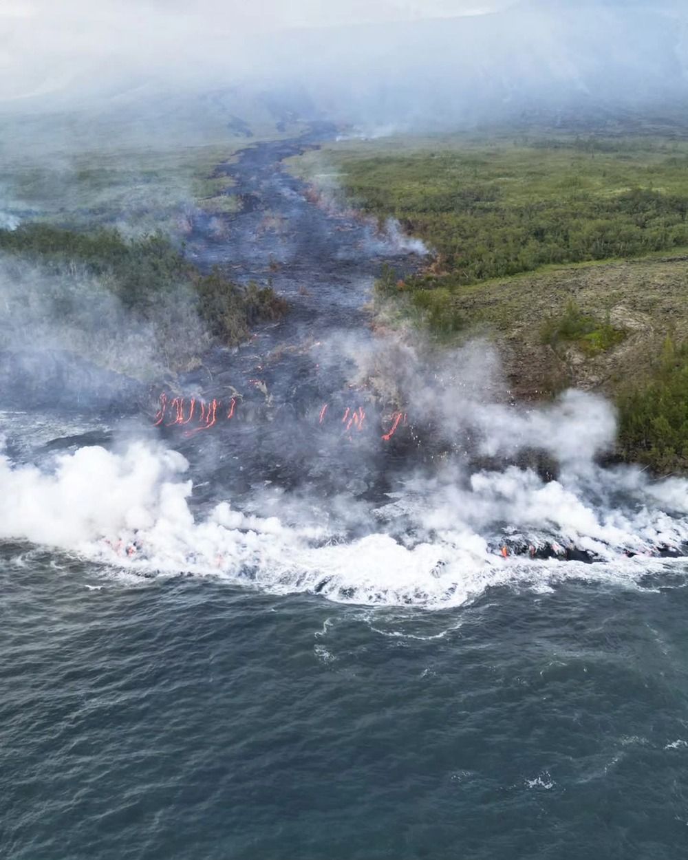 Piton de la Fournaise volcano (Réunion): eruption continues