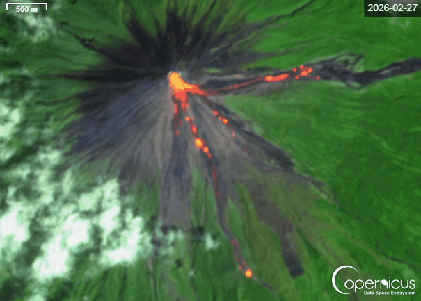 Mayon volcano (Philippines): continuing lava flows on southern flank
