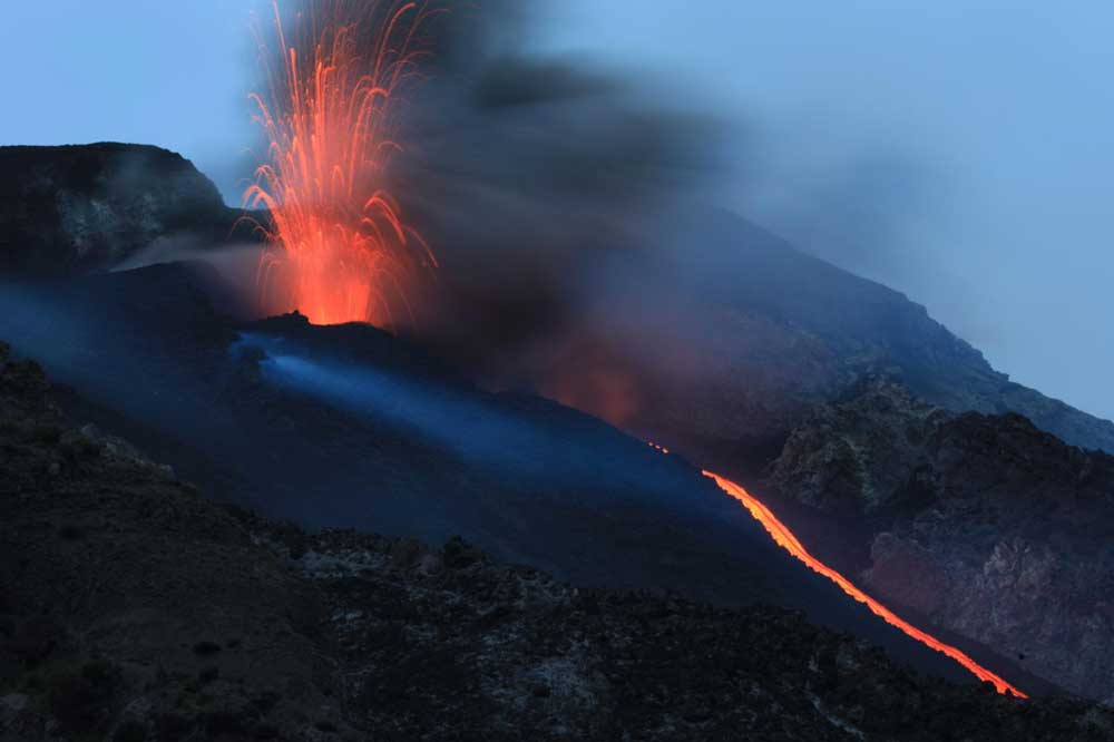 Strombolian activity and lava overflow on the Sciara del Fuoco (Stromboli volcano) (image: Yashmin Chebli)