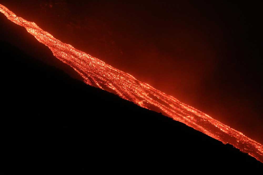 The lava flow on the Sciara del Fuoco (Stromboli volcano) (image: Yashmin Chebli)