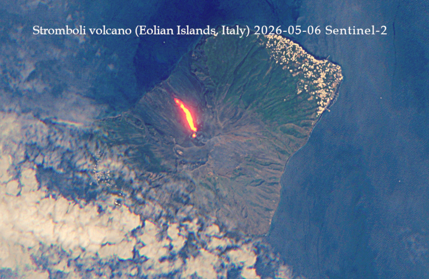 The new lava flow on Sciara del Fuoco as seen from satellite on 6 May (image: Sentinel-2 processed by Martin Kelko)