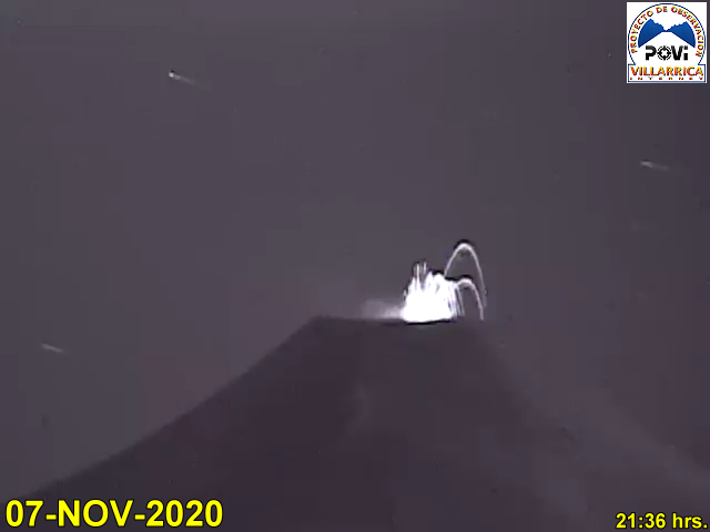 Strombolian activity from Villarica volcano on 7 November (image: @povi_cl/twitter)