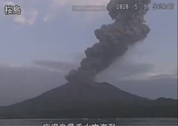 Ash plume from Sakurajima volcano on 9 May (image: @VolcanoYTz/twitter)