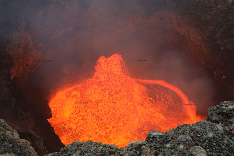 The active lava lake in Benbow's crater on Ambrym volcano in July 2018 (image: Yashmin Chebli / VolcanoDiscovery)