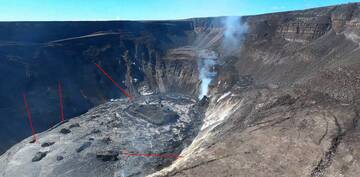 Red arrows show the floating islands in the lava lake at Kilauea volcano (image: HVO)