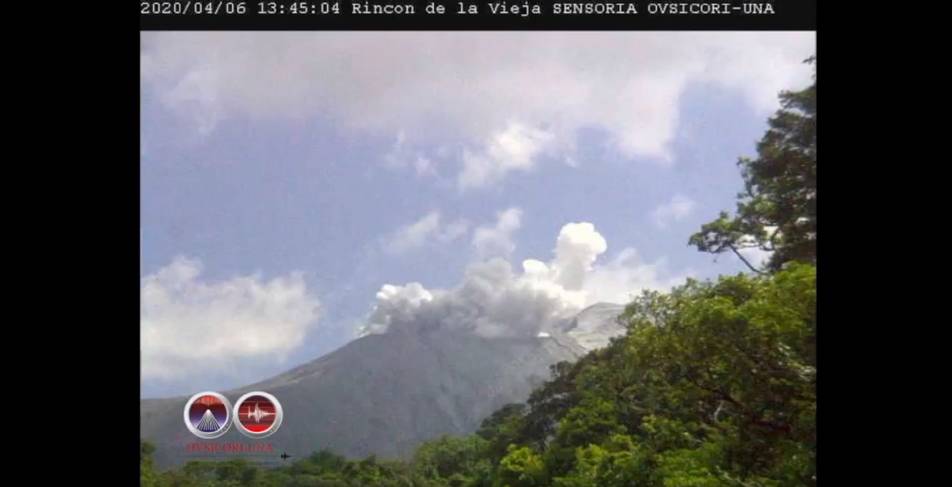 An eruption from Rincon de la Vieja volcano on 6 April (image: OVSICORI-UNA)