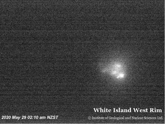 Glow visible at night from White Island volcano (image: GeoNet)