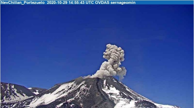 A minor explosion from Nevados de Chillán volcano yesterday (image: SERNAGEOMIN)