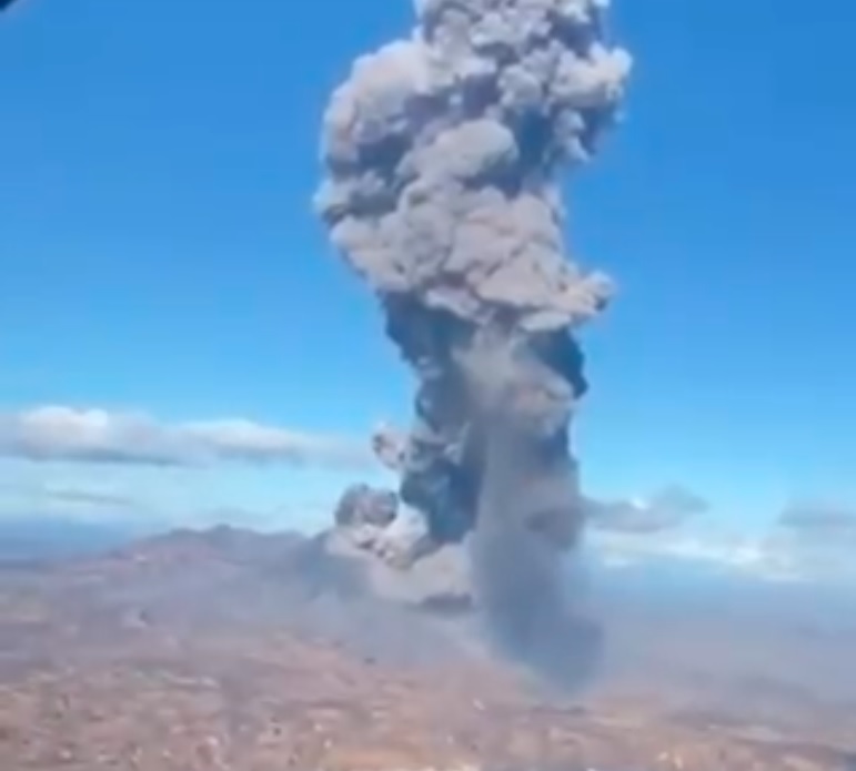 Strong vulcanian-type explosion at Karymsky volcano this week (image: @WeatherSarov1/twitter)