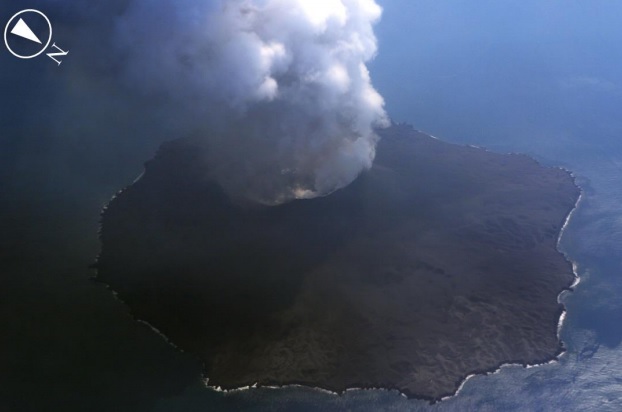 View of Nishinoshima volcano from aircraft (image: JCG)