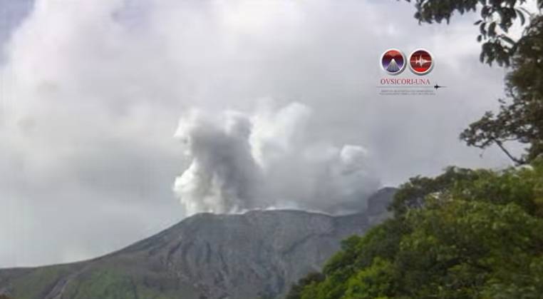 Phreatic explosion at Rincon de la Vieja volcano yesterday (image: OVSICORI-UNA)