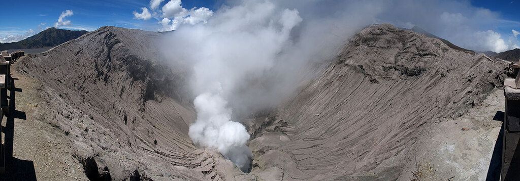 Blick in Teufels Küche" Bromo (Foto: Hanspeter Ulrich)