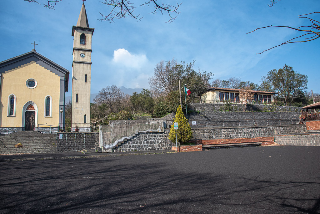 Square in Fornazzo village covered with black lapilli (image: Tom Pfeiffer / VolcanoDiscovery)