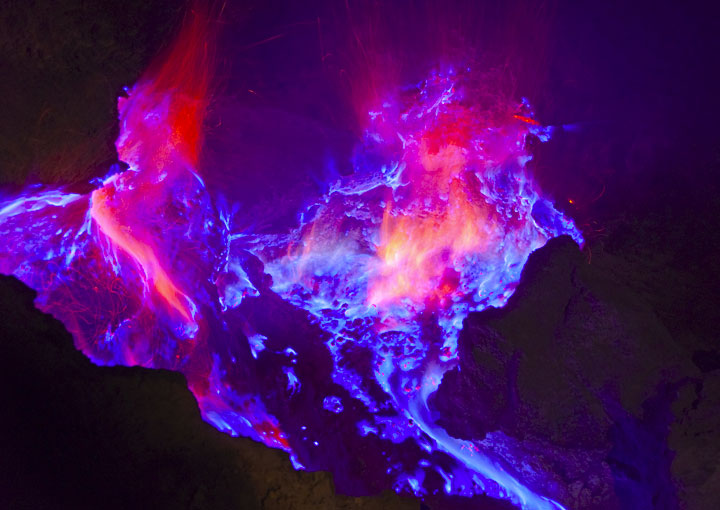 Ijen volcano photos - blue flames of burning sulfur