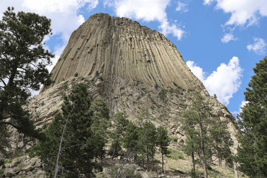 Porphyritic phonolite, Devils Tower in Wyoming. Photo Credit: Wiki Commons, Jonathunder.