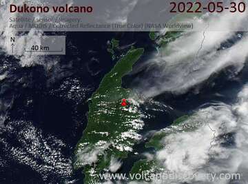 Imagen satelital del volcán Dukono el 30 de mayo de 2022