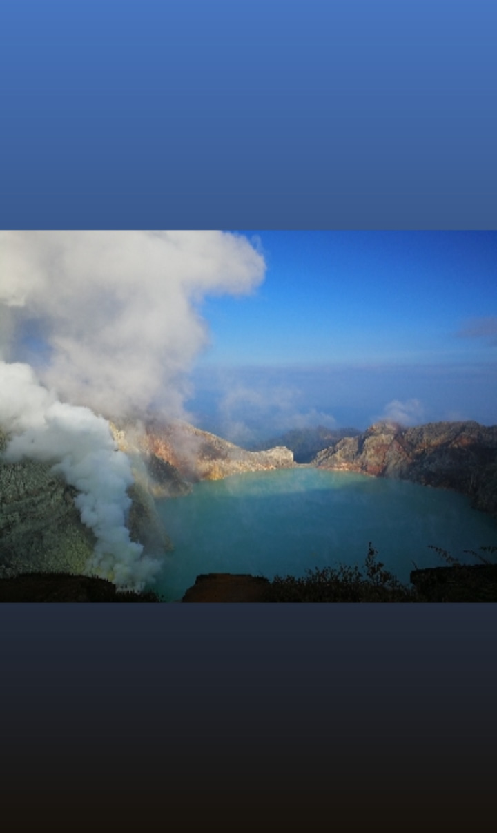 Crater lake at Ijen volcano (image: @lubihph/twitter)