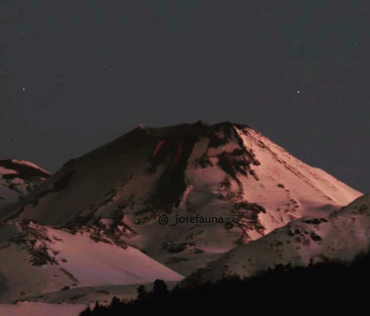 Two lava flows from Nevados de Chillán volcano (image: @volcanologiachl/twitter)