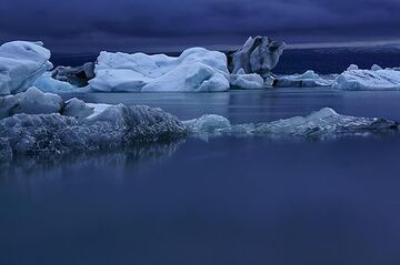 Ice lagoon at the foot of Vatnajökull glacier