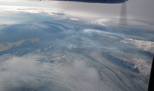 Gas plumes from the eruptino seen during a surveillance flight 28 Oct (IMO)