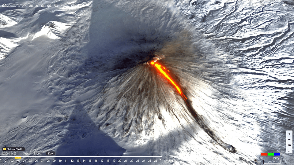 The lava flow from Klyuchevskoy volcano on 3 November (image: @tonyveco/twitter)