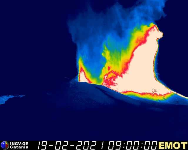 Lava fountains at the New SE crater during the peak of the ongoing paroxysm (INGV thermal webcam)