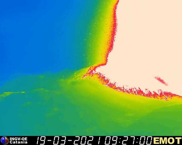 Corresponding view through the thermal webcam of INGV at the same site