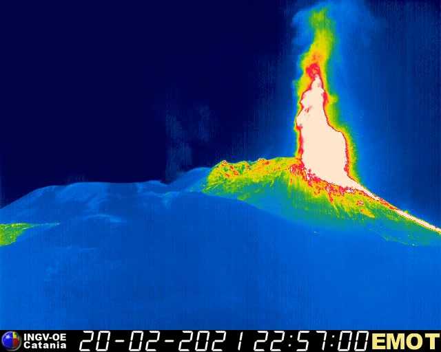 Lava fountain from Etna's New SE crater during the paroxysm on 20-21 Feb 2021 (image: thermal webcam INGV Catania)