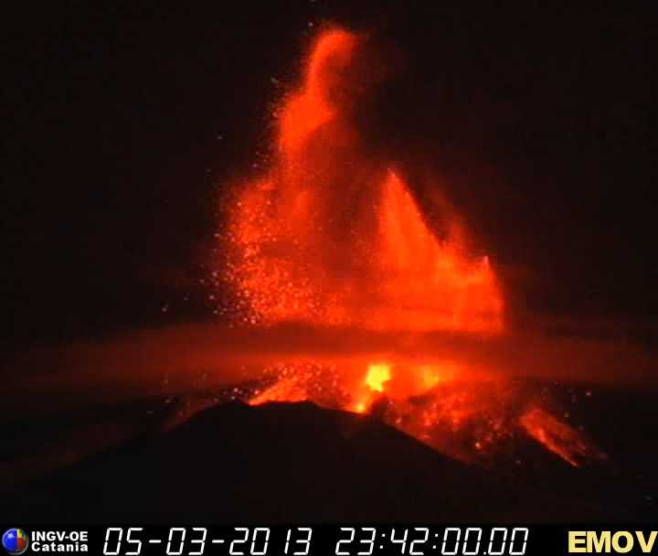 Lava fountains during lst night's paroxysm