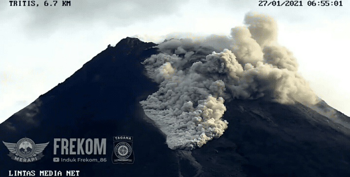 Strong block-and-ash flow from the collapsing lava dome at Merapi volcano today (image: @frekom_diy/twitter)