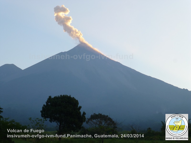 An eruption from Fuego volcano this morning (INSIVUMEH)