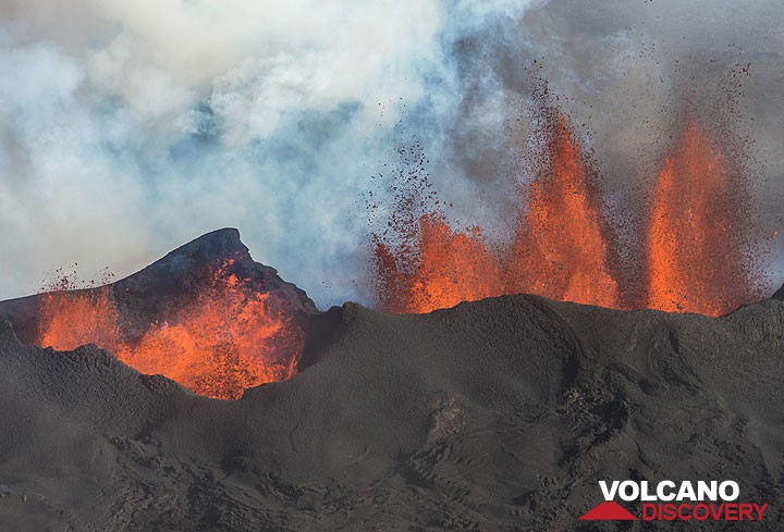 The fissure was still very active and violently erupting tall lava fountains from a number of vents when volcanologist Dr Tom Pfeiffer flew over the site on the 12the of September 2014.