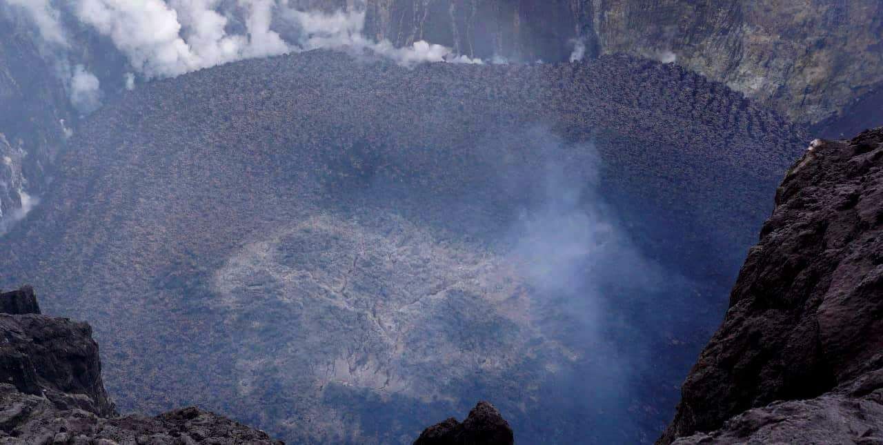 Picture of Agung's lava dome from 12 Dec 2017 (image: Aris Yanto / Ndeso Adventure)