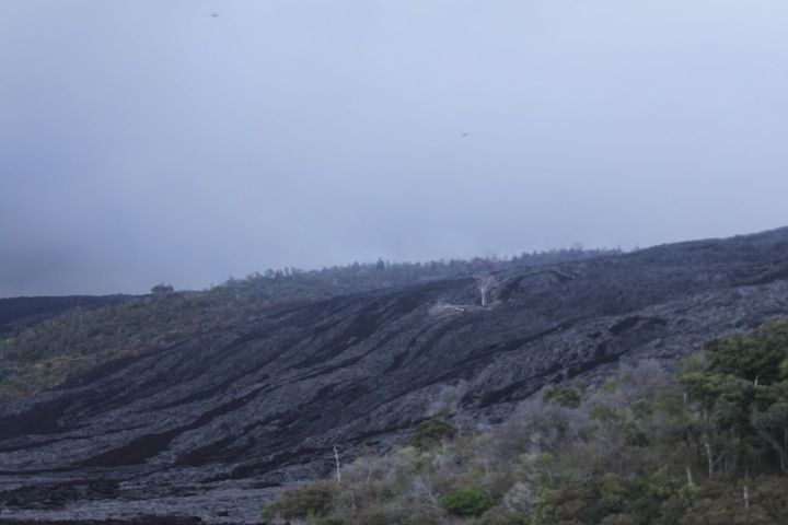 Three helicopters evacuate Jack Thompson and his final belongings from his house at 6pm as a large lava flow approaches.