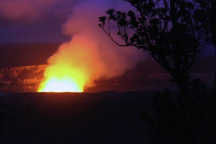 Kīlauea's summit glow on March 7, 2012.