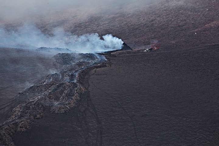 The new lava flows from the eastern base of Etna's NE crater on 6 July (photo: Emanuela / VolcanoDiscovery Italia)