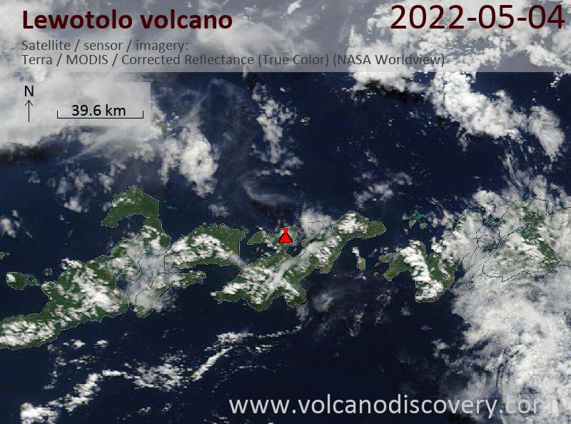 Satellitenbild des Lewotolo Vulkans am  4 May 2022