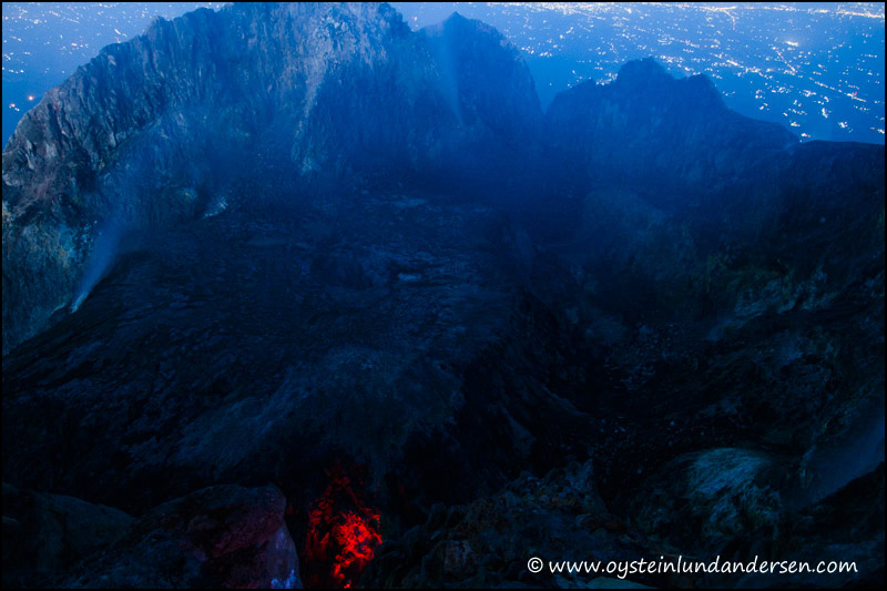 The new lava dome and red glow on the dome wall from a isolated part of active lava, that is located on the western side of the crater/dome (27 May 2012).