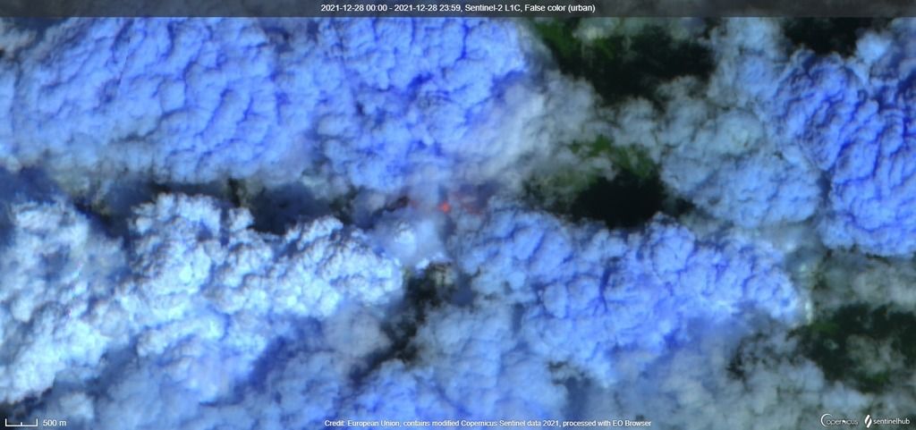 Glow at Nyiragongo volcano visible from space (image: Sentinel 2)