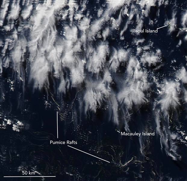 A satellite image from 10 Aug showing the pumice raft off Raoul Island in the Kermadec Islands (Image: Aqua/MODIS 2012/223 08/10/2012 01:30 UTC (NASA), annotations: Eric Klemetti / Eruptions Blog)