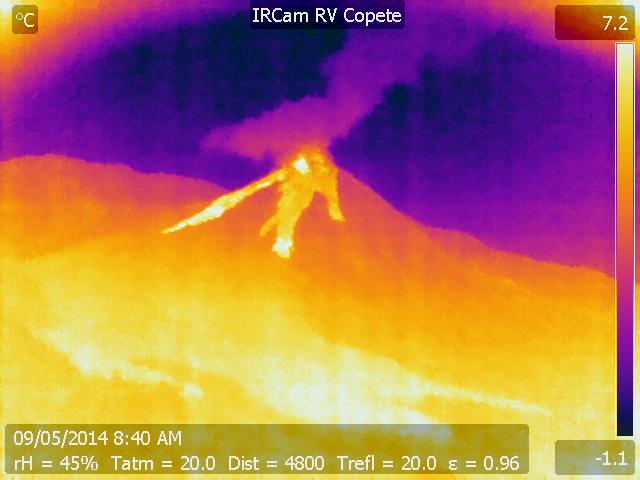 Current infrared image of Reventador volcano showing the still active (white) / cooling (yellow) lava flows (IGPEN)